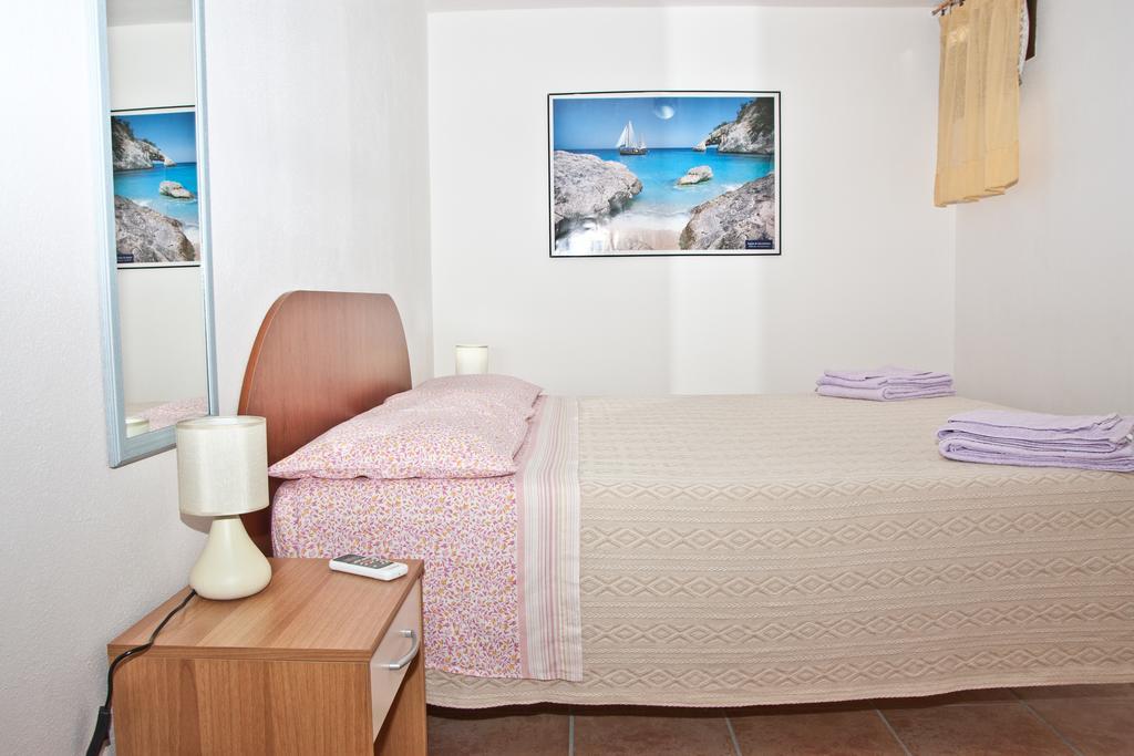 Small Double Room,156849582:JPEG